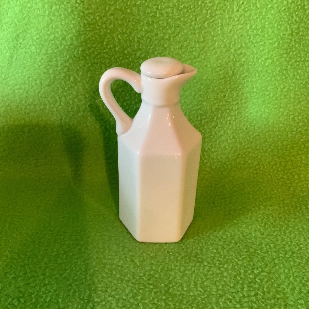 Porcelain Xcell Cruet
